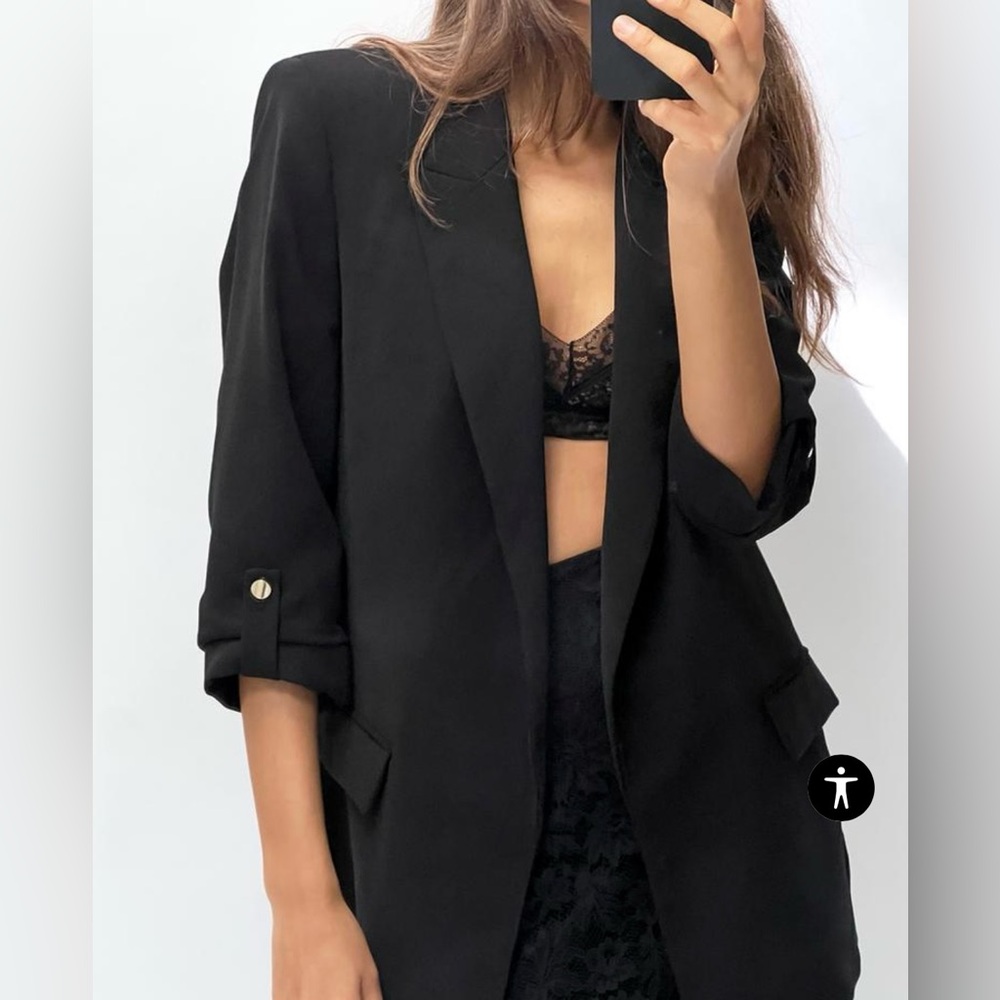 Zara
BLAZER WITH ROLLED-UP SLEEVES